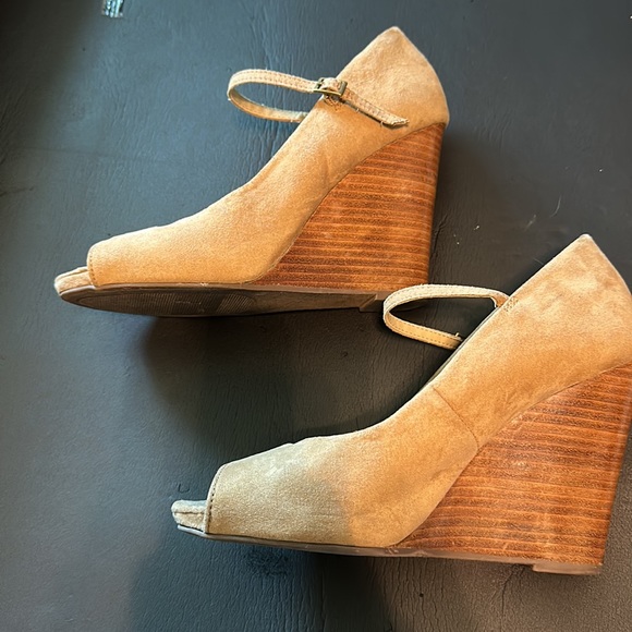 Express Wedges, Size 8 - Picture 3 of 9